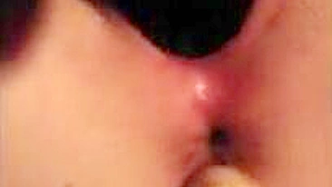 MILF se Masturba com Consolo Preto Grande em Dupla Penetração Amadora