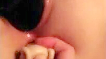 MILF se Masturba com Consolo Preto Grande em Dupla Penetração Amadora