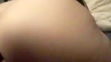 MILF Peluda se Masturba com Consolo Gigante!