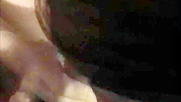 MILF casada goza nos peitos e bunda com dildo!