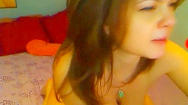 Morena Peituda se Masturbando com Brinquedos Sexuais!