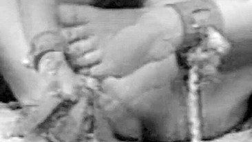 Amadora se Masturbando com Consolo Caseiro no Churrasco Quente!