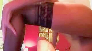 Masturbação com Brinquedos na Webcam - Morena Amadora Enfia no Cu e na Buceta