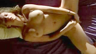 Loira Amadora se Masturba até Gozar Gritando!