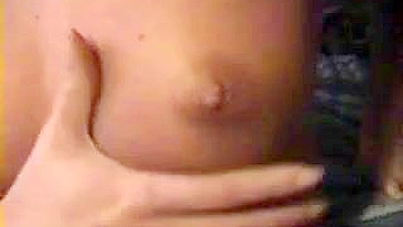 Amadora de Buceta Raspada Se Dedando em Vídeo Caseiro
