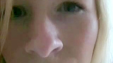 Loira Peituda se Masturba com Papo Sujo e Pau Falso!