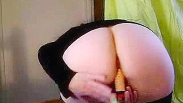 Show Solo Profissional de MILF na Cam - Brincando no Cu e Peitões