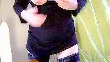 Show Solo Profissional de MILF na Cam - Brincando no Cu e Peitões