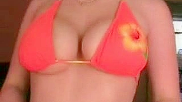 Banho Delícia com Loira Peituda se Masturbando Sozinha