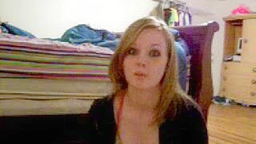 Loirinha Universitária Dedando a Buceta em Masturbação Solo