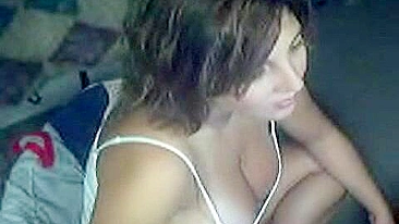 Garota de Cam Peituda em Sessão Solo de Masturbação