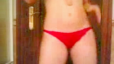 Strip Solo e Masturbação com Brinquedos - Brincando no Cuzinho!