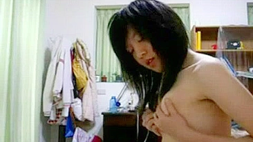 Novinha Magrinha de Peitinhos se Masturba na Webcam pro Namorado