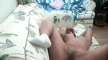 Latina Safada Brincando na Buceta com Dedada no Cu e Esfregando