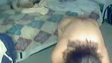 Morena Peituda Se Masturba e Provoca na Webcam