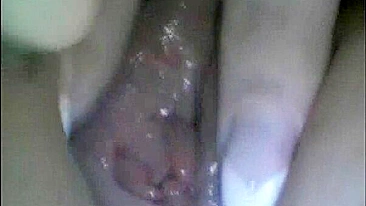 Me Dedando Gostoso - Masturbação Solo com Buceta Depilada e Brinquedos