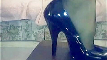 Mamãe Gozando - Loira Peituda na Cam com Lingerie, Dildo e Meia-Calça