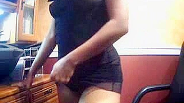 Morena Indiana se Masturbando de Lingerie em Strip na Webcam