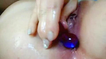 Se masturbando com bolinhas anais e dildo - Sessão solo de buceta molhada