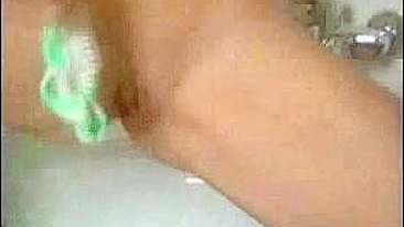 Pornstar alemã raspadinha se masturbando com calcinha molhada!