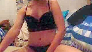 Morena se Masturbando com Dedos