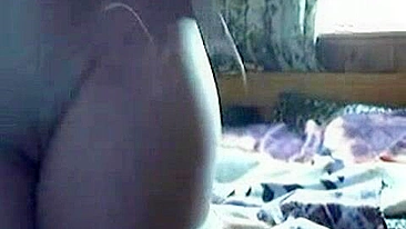 Vadia Europeia Gozando na Webcam!