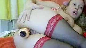 Loira Gostosa com Peitões e Bundão se Masturbando nos Dois Buracos na Cam!