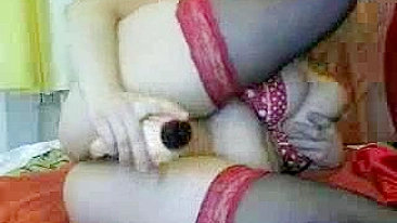 Loira Gostosa com Peitões e Bundão se Masturbando nos Dois Buracos na Cam!