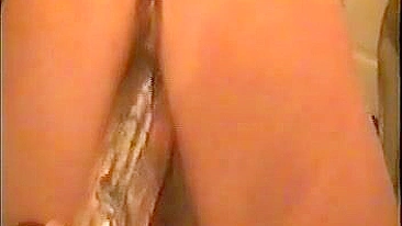 Esposa Gordinha se Masturba com Bunda Gorda e Dildo Grosso!