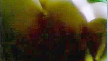 Show de masturbação na webcam com tetas naturais grandes e dedada