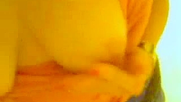 MILF Mamãe Selvagem se Masturba Sozinha - Loira Gostosa Gozando de Amor Próprio!