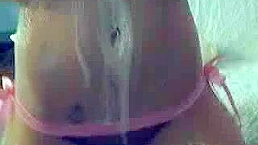 Loirinha Magrinha se Masturbando na Webcam de Lingerie