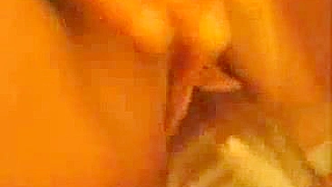 MILF mãe brincando na buceta com toys e dildos