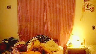 Loira peituda em solo delícia - masturbação dedinho na boca