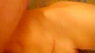 Êxtase de novinha masturbando - loira miúda punheta e boquete