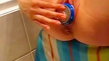 Se masturbando com consolos e esfregando a buceta - prazer solo