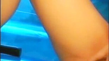 Caos de Masturbação com Adolescente Gordinha e Brinquedos!