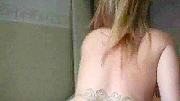 Alemã safada se masturbando com papo sujo e dedada até gozar