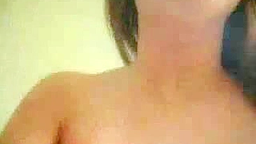 Novinha Magrinha Se Masturba na Webcam com Dildo