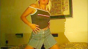 Loira Se Masturba com Dildos e Tira a Roupa pra Ele - Anal, Cu e Buceta!