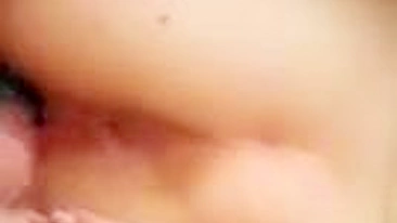 Sessão de Masturbação Caseira de Namoradas Universitárias com Gozada!