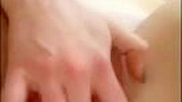 Caos de Masturbação com Novinha Gozando Cremoso em Selfies!