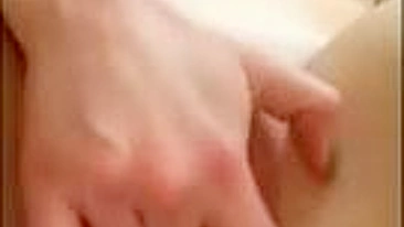 Caos de Masturbação com Novinha Gozando Cremoso em Selfies!