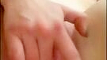 Caos de Masturbação com Novinha Gozando Cremoso em Selfies!