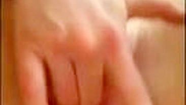 Caos de Masturbação com Novinha Gozando Cremoso em Selfies!