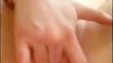 Caos de Masturbação com Novinha Gozando Cremoso em Selfies!