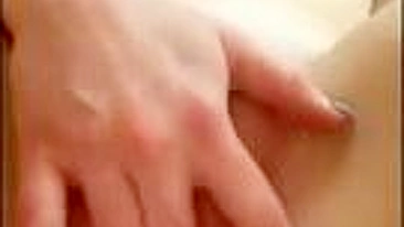 Caos de Masturbação com Novinha Gozando Cremoso em Selfies!