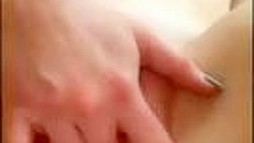 Caos de Masturbação com Novinha Gozando Cremoso em Selfies!