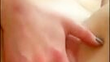 Caos de Masturbação com Novinha Gozando Cremoso em Selfies!