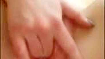 Caos de Masturbação com Novinha Gozando Cremoso em Selfies!